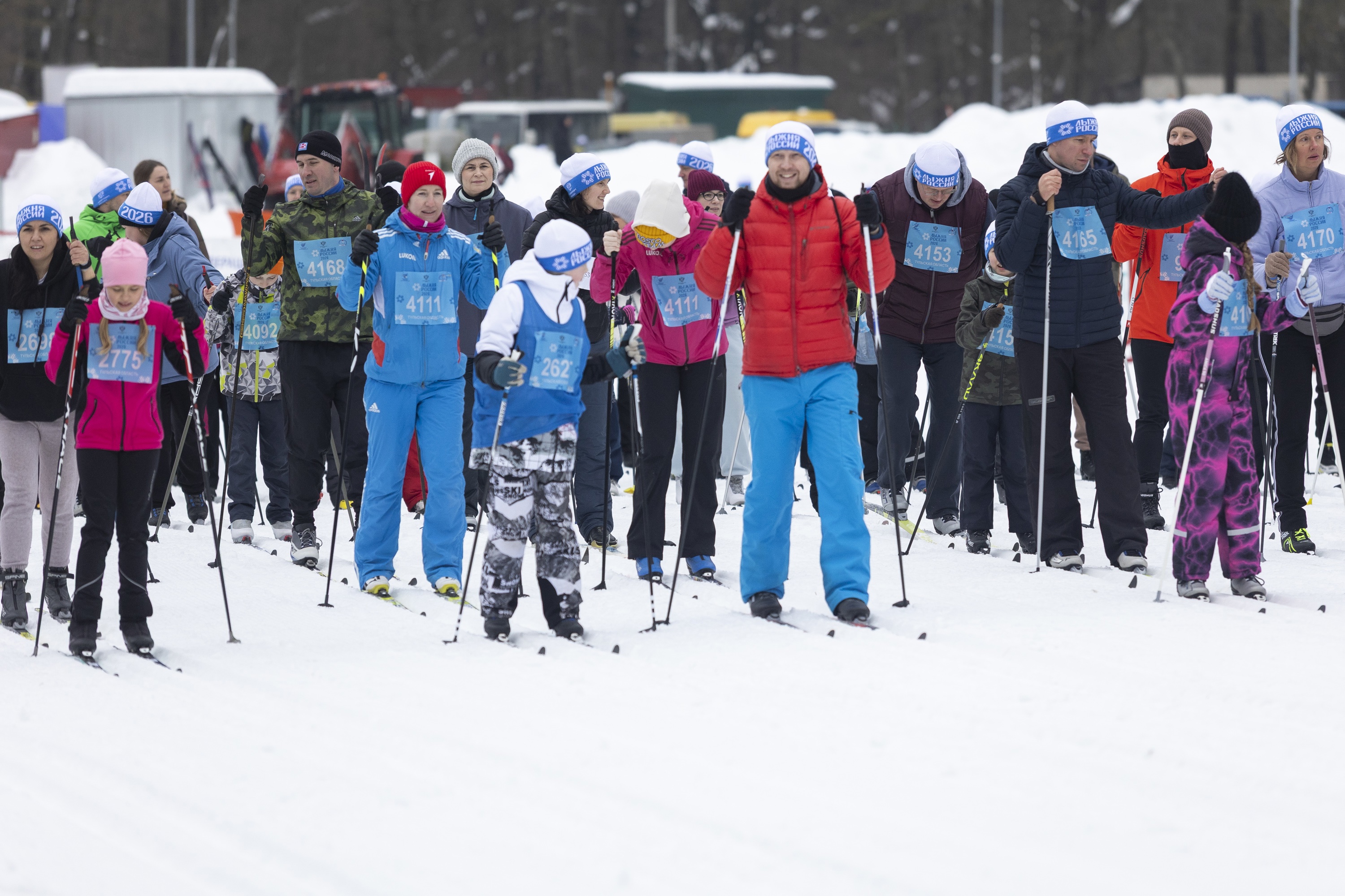Больше 5500 туляков вышли на старты гонки «Лыжня России»: большой фоторепортаж