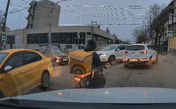 В Туле встретили очень «юркого» доставщика-нарушителя