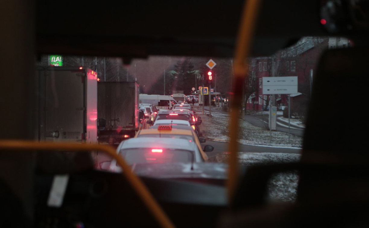 Центр Тулы замер в «багровых» пробках