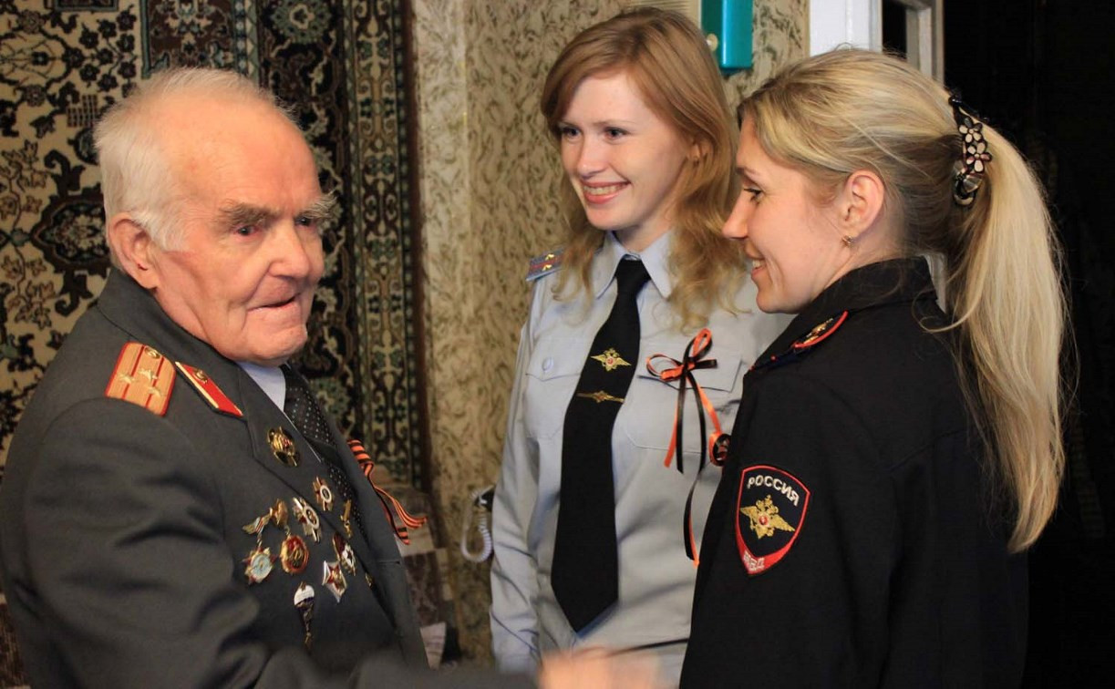 Сотрудники тульской полиции навестили ветеранов Великой Отечественной войны