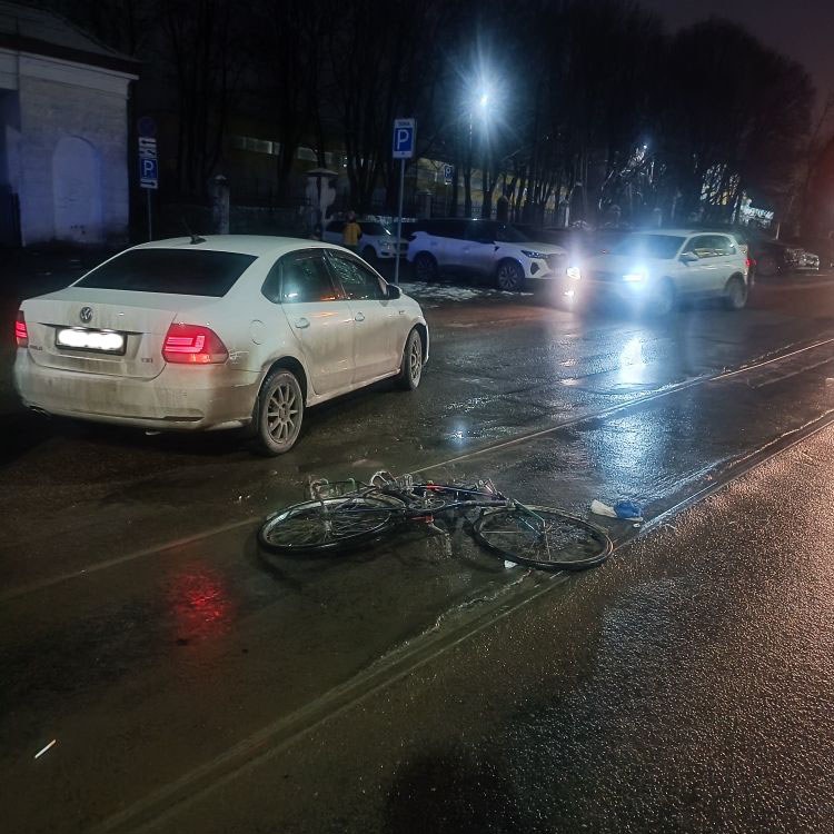 В Туле иномарка снесла велосипедиста на пешеходном переходе 