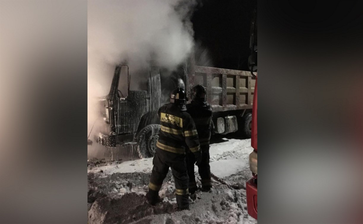 В Новомосковске сгорел самосвал