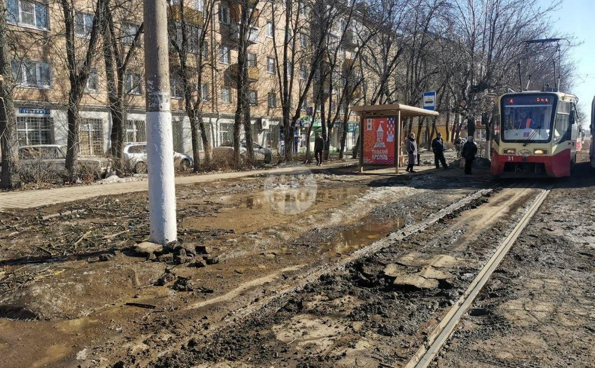 В Туле на пр. Ленина трамвай «вспахал» асфальт