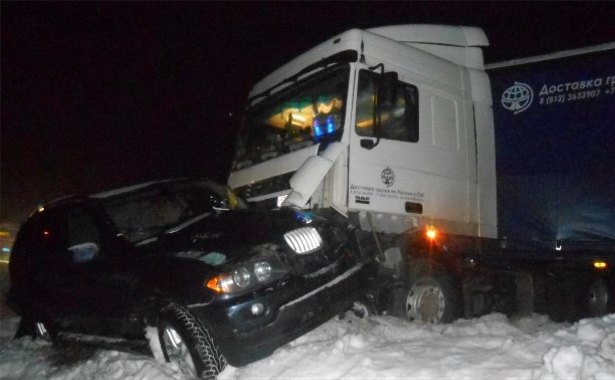 На трассе в Тульской области грузовик протаранил BMW