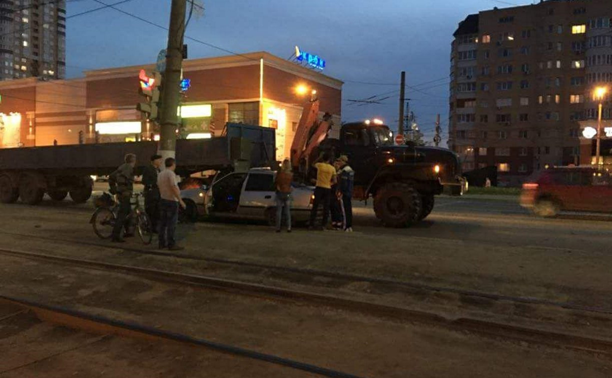 На Зеленстрое в Туле Daewoo Nexia врезалась в грузовой «Урал»