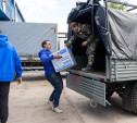 Автомобиль, пряники, книги: «Единая Россия» отправила новую гуманитарную помощь в Мариуполь
