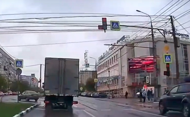 В Туле водитель грузовой ГАЗели решил, что успеет проскочить на красный