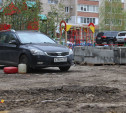 В Туле ремонт двора остановился из-за припаркованного автомобиля: владелец сейчас на СВО