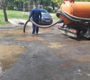 Во дворе в Пролетарском округе ликвидировали пруд, образовавшийся после дождя