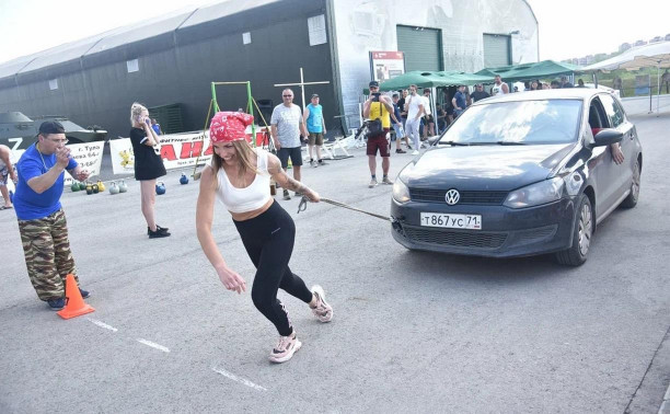 Тяга автомобиля «УАЗ Патриот» и удержание пулеметов: в Туле прошел фестиваль «Универсальный солдат»