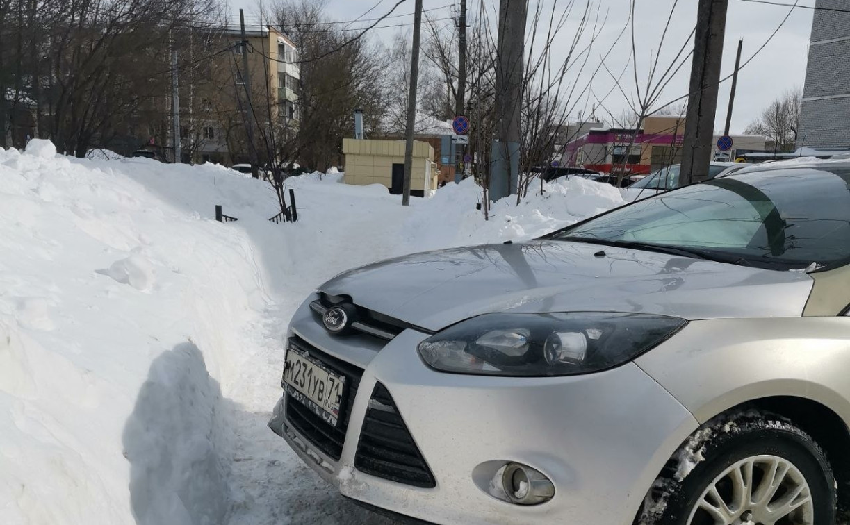 На ул. Токарева водитель «нашел» расчищенное место