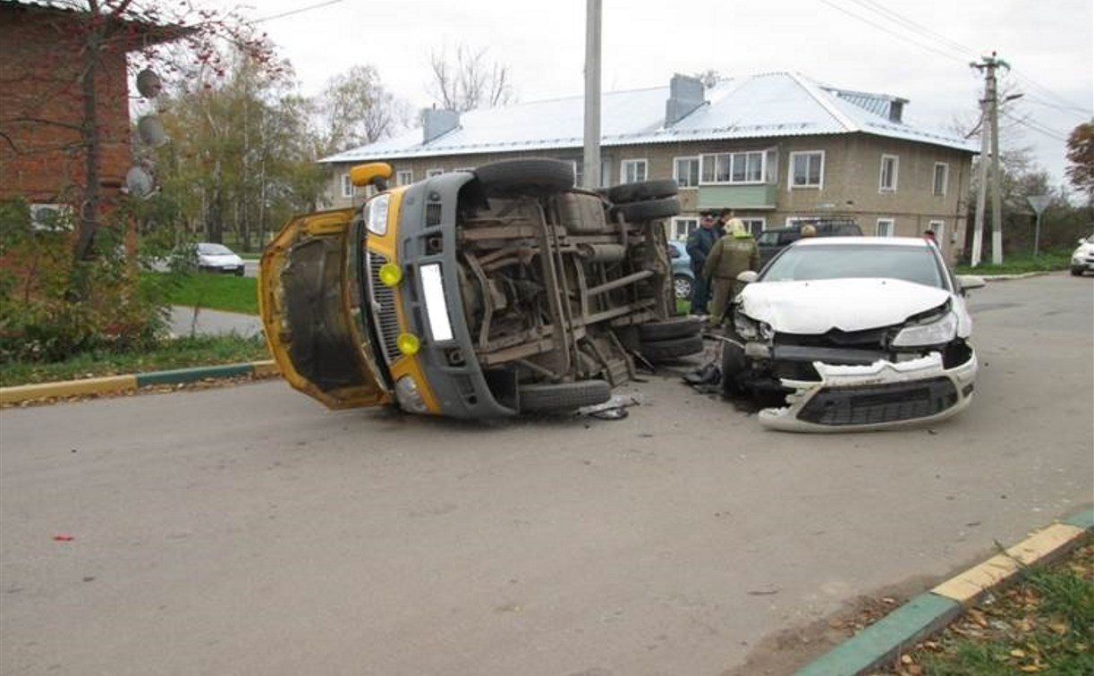 В Венёве пассажирский микроавтобус попал в ДТП