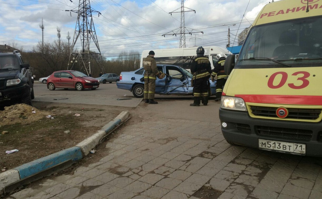 В Туле на улице Кутузова три человека пострадали в ДТП