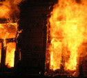 Жительница Чернского района задушила знакомого халатом и подожгла его дом