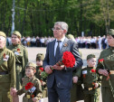 Дмитрий Миляев рассказал дошкольникам на параде о подвиге своего деда