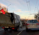 В Туле грузовичок «сбросил балласт» на пр. Ленина