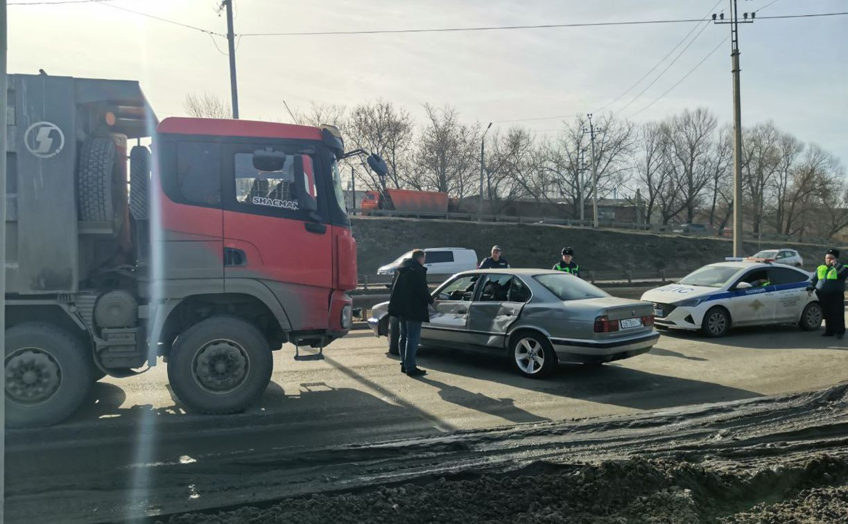ДТП перекрыло движение по улице Рязанской