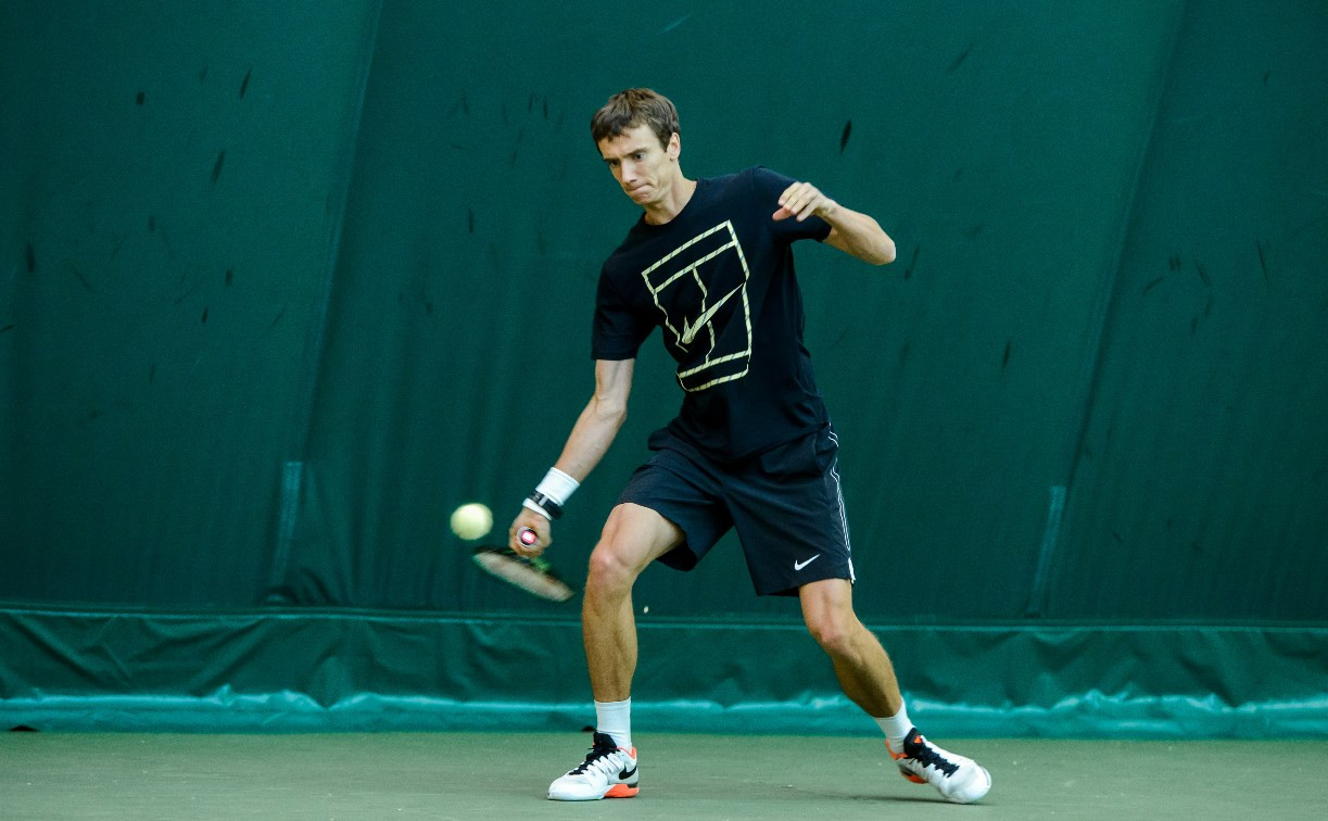 Андрей Кузнецов вышел в третий круг теннисного турнира в Барселоне