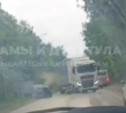 На въезде в Тулу Kia влетел в грузовик