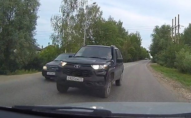 В Туле водитель внедорожника устроил ДТП и скрылся