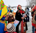 Блины на пне, чай из самовара и колядки: На Куликовом поле прошел рождественский фестиваль 
