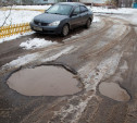 Жители улицы Токарева жалуются на ямы во дворе