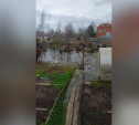 «Затопил наш участок»: жительница посёлка Победа обвиняет соседа во вредительстве