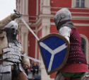 Первомай в Тульском кремле отпраздновали рыцарскими боями и мастер-классами