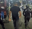 В Туле мотоциклисты вытолкали обездвиженный троллейбус: видео
