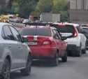 Из-за ремонта дороги на Новомосковском шоссе образовалась гигантская пробка