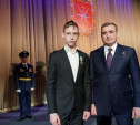 Алексей Дюмин наградил тульских школьников, которые нашли потерявшихся в лесу детей