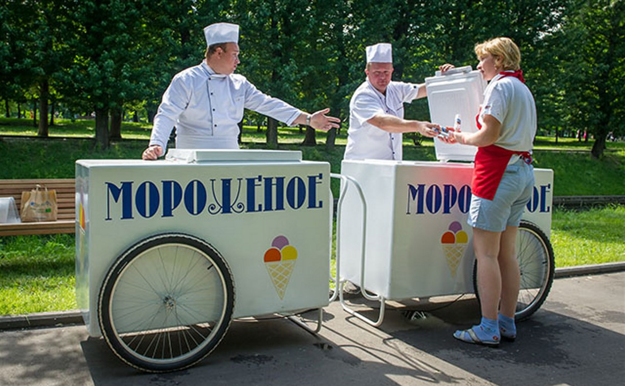В Новомосковске мужчина украл тележку с мороженым