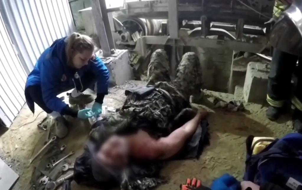 В Новомосковске рабочего зажало транспортерной лентой на производстве