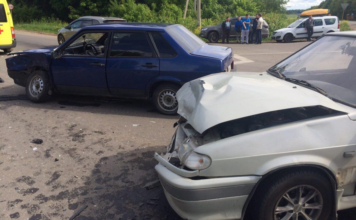 Под Тулой в ДТП пострадали девушка и двое детей