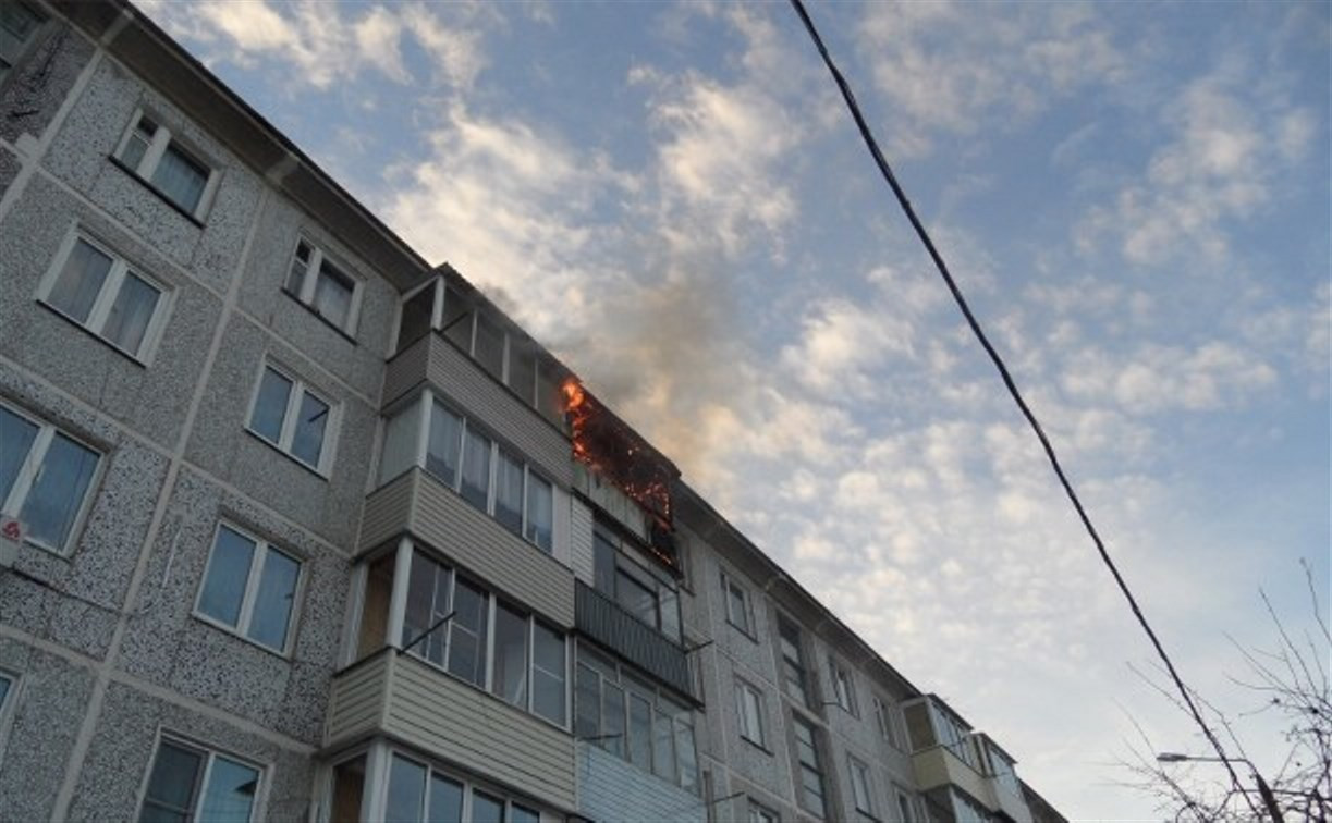 В Туле огнеборцы спасли человека из горящей квартиры