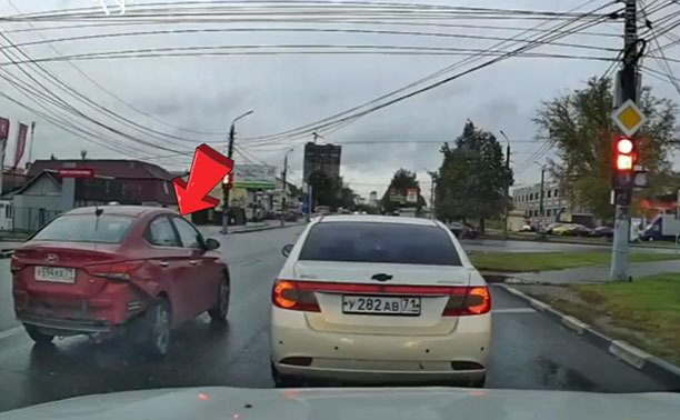 На Одоевском шоссе невнимательный водитель едва не устроил ДТП