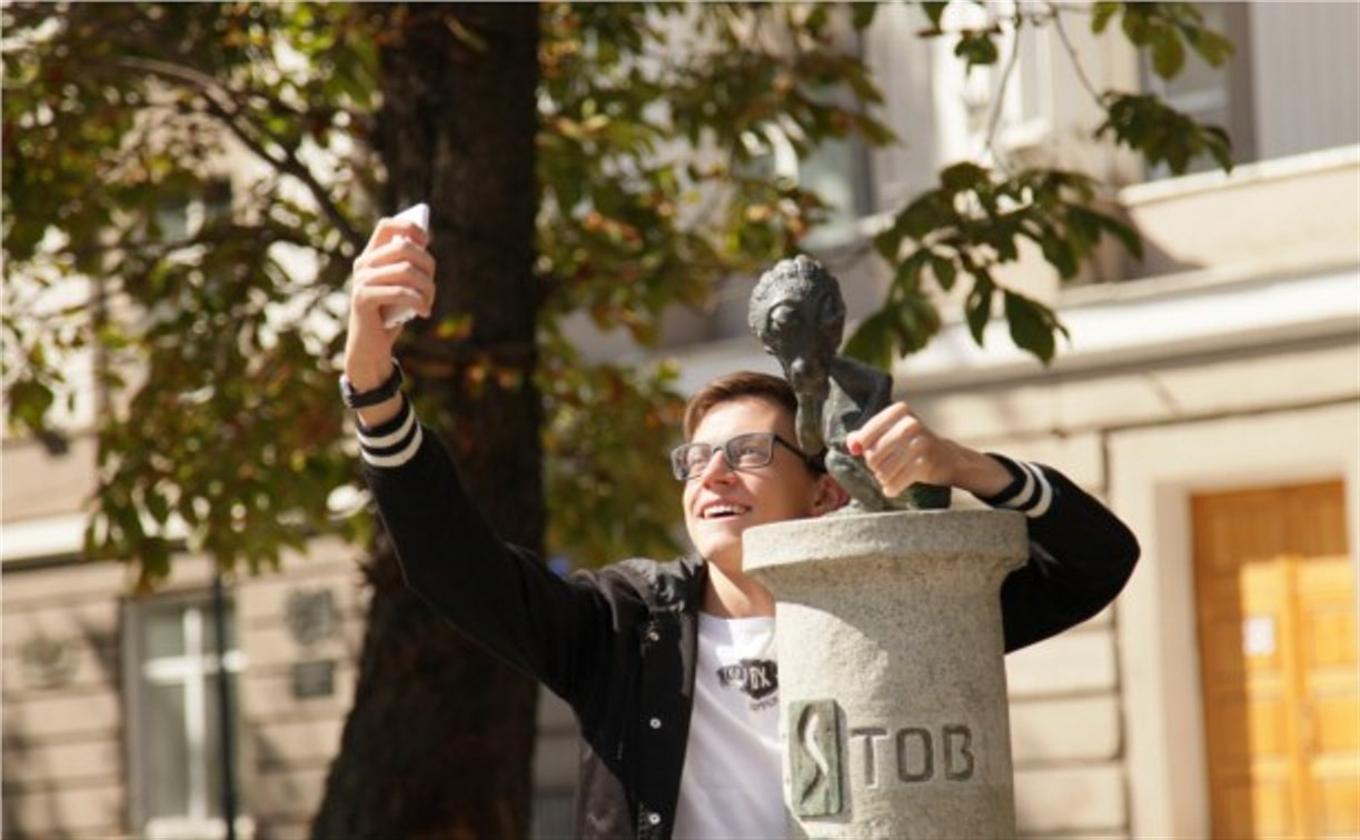 Московские блогеры погладили "хвост" на удачу