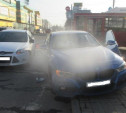 В Туле на улице Пролетарской БМВ вылетел на тротуар после столкновения с «Фордом»