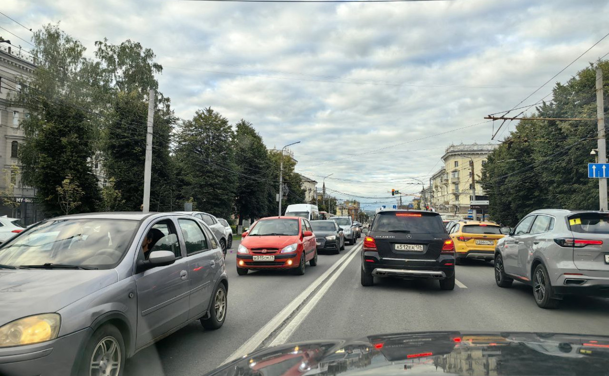 На проспекте Ленина из-за ремонта образовалась пробка