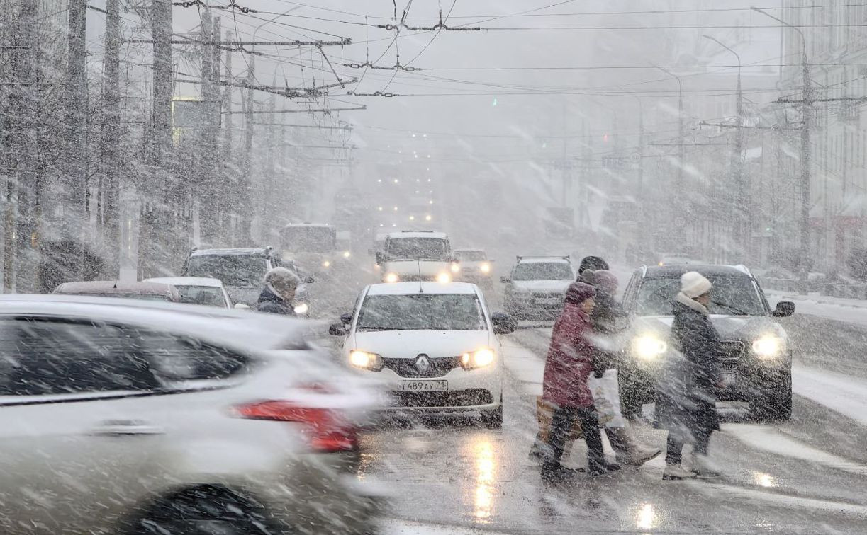 Из-за снегопада ГИБДД призвала туляков пересесть с личного транспорта на общественный