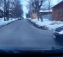 В Туле на улице Бундурина водитель «Опеля» едва не спровоцировал ДТП: видео