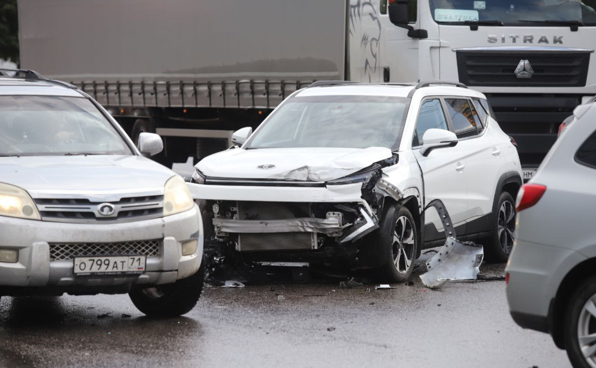 На проспекте Ленина столкнулись три автомобиля 