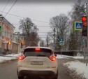 В центре Тулы водитель Nissan Murano показал свое отношение к ПДД