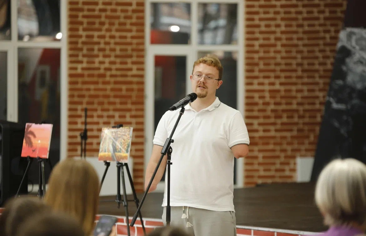 В Тульском кремле открылась выставка работ ветерана СВО Владислава Панова