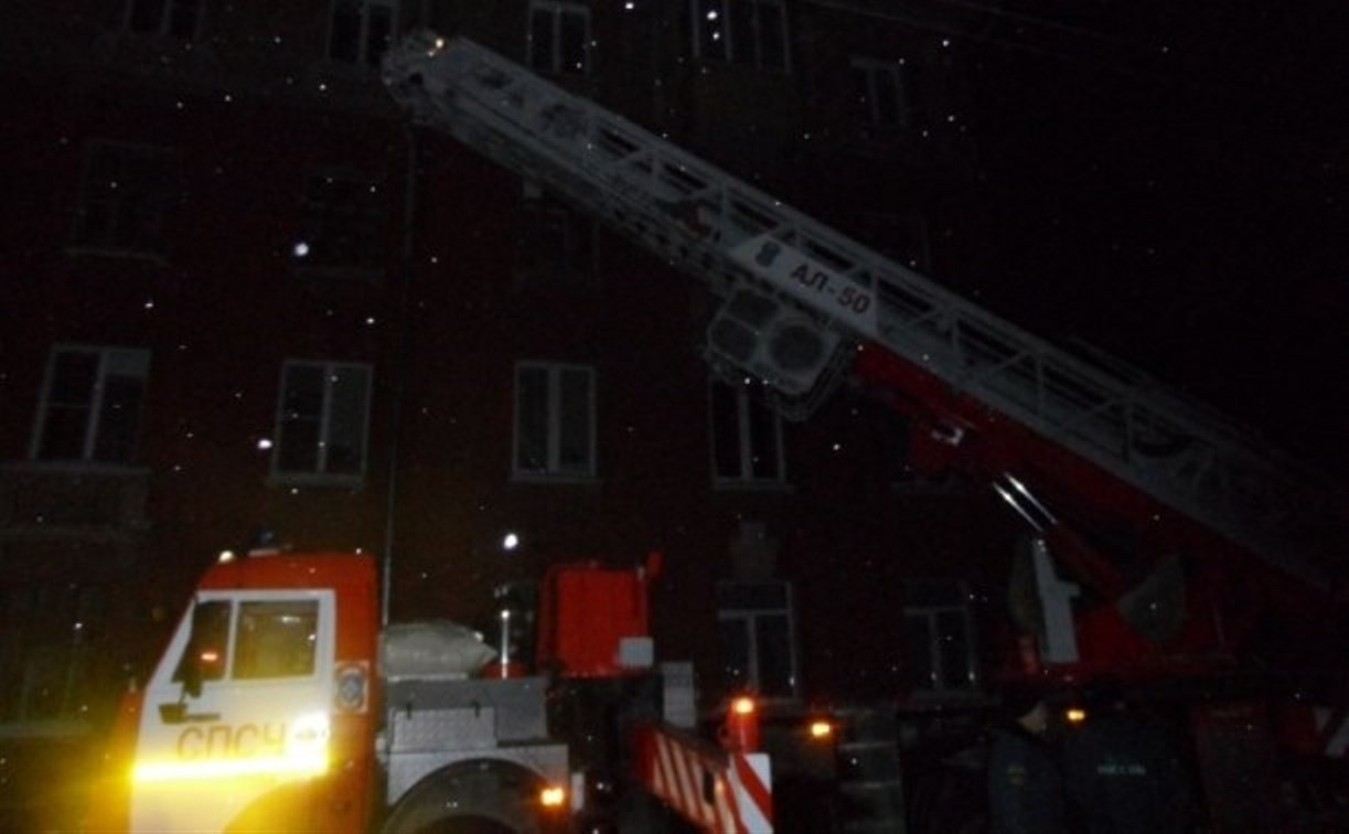 На ночном пожаре на ул. Марата огнеборцы спасли девять человек