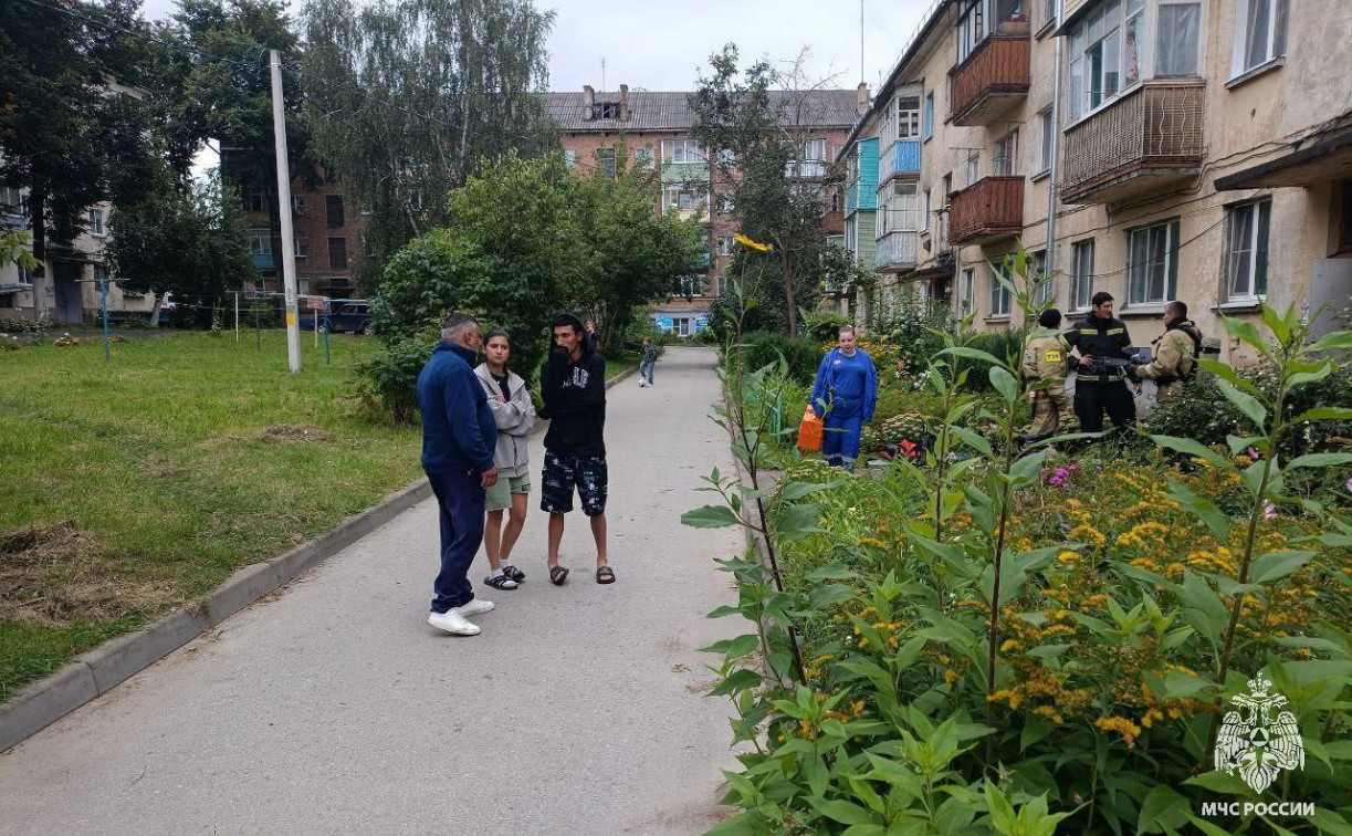 В Суворове из-за пожара в квартире на Космонавтов эвакуировали 12 человек 