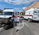На проспекте Ленина в Туле Mercedes-Benz подрезал скорую на встречке 