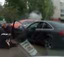 Скрываясь от погони ДПС, неадекватный водитель Audi протаранил машину каршеринга: видео
