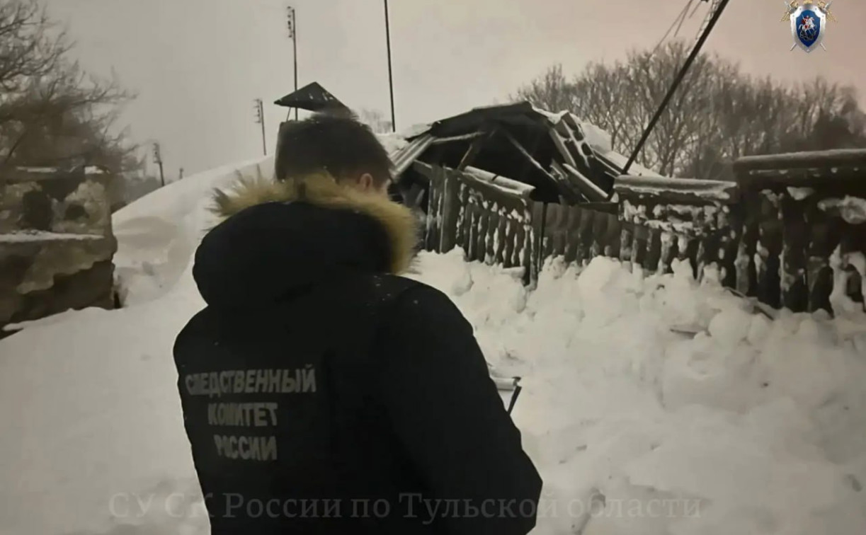 В Кимовске под тяжестью снега провалились крыши двух домов