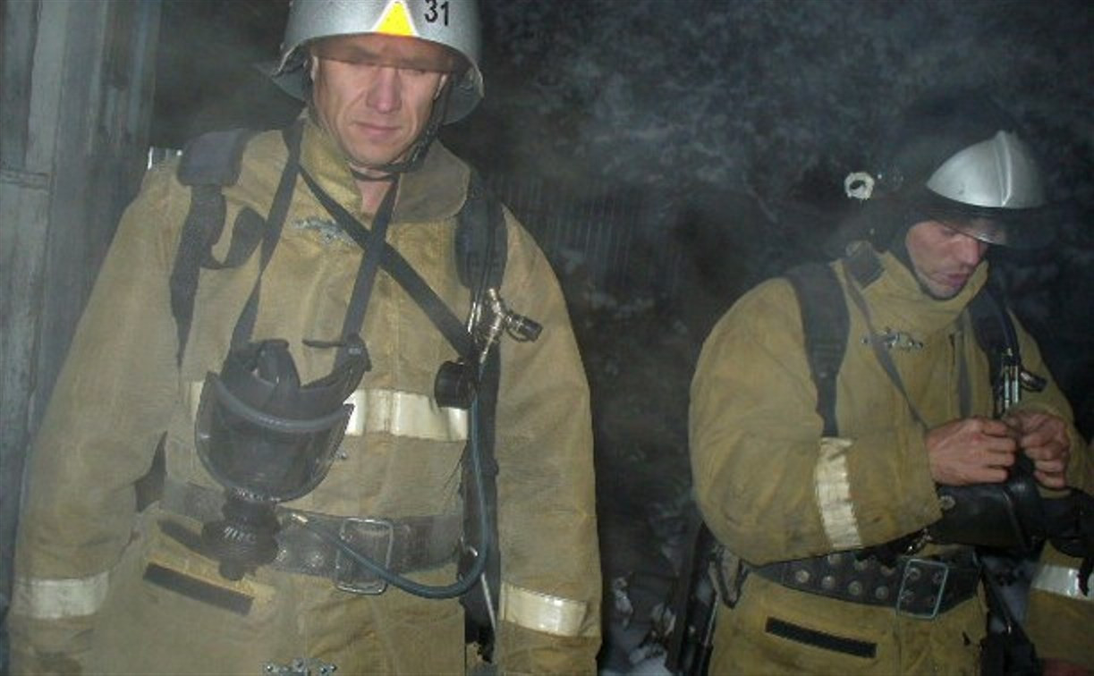 В Донском из горящего дома пожарные спасли 38 человек